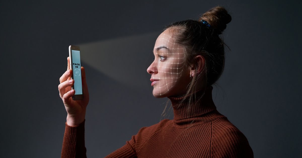 Asistencia con reconocimiento facial en Biometrika